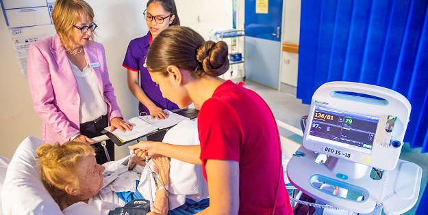 Professor Middleton on ward with patient and students.