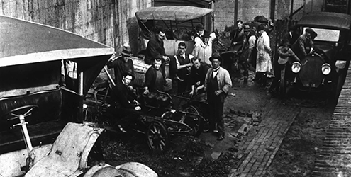 Motor mechanic students in 1918.