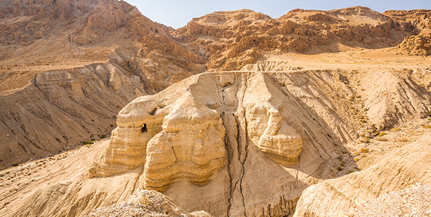 Cave in Qumran